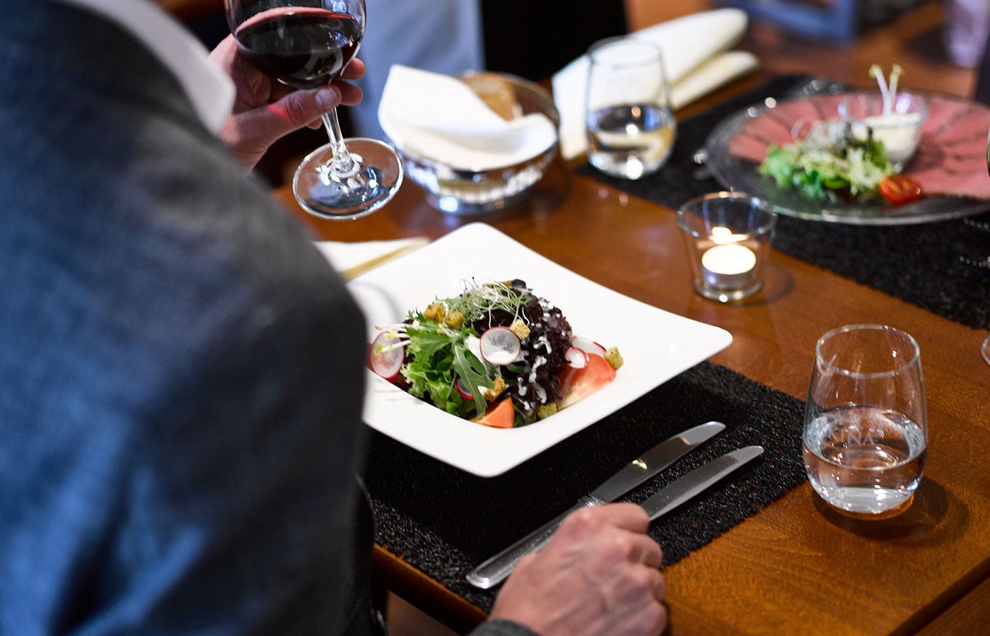 restaurant-holiday-thun 75110